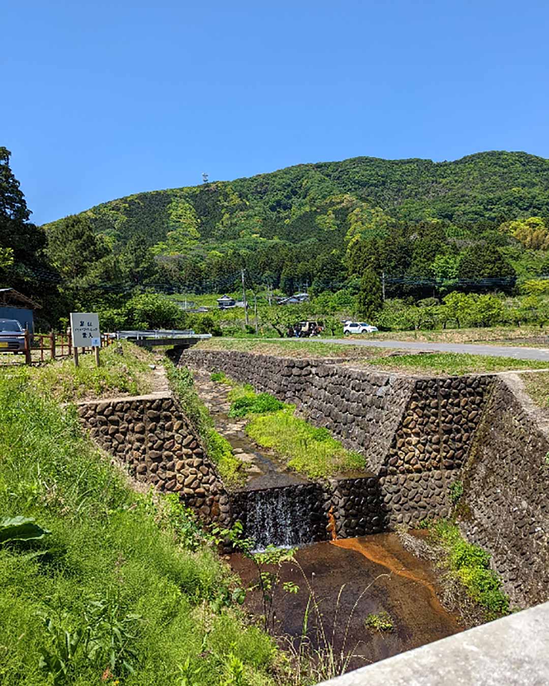 写真:かすみがうら市にある「湖山アウトドアヴィレッジ雪入」前の風景です。の写真