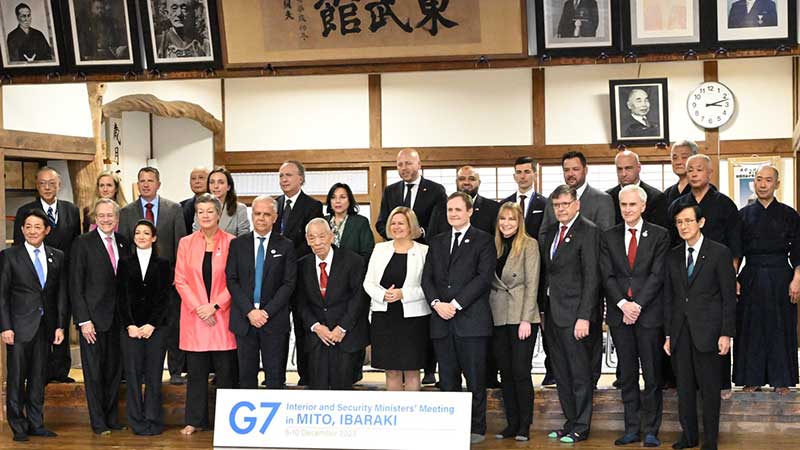 写真：同級生の田中榮治さんが、G7会合出席者と古武道の演武をとりおこないました。の写真2