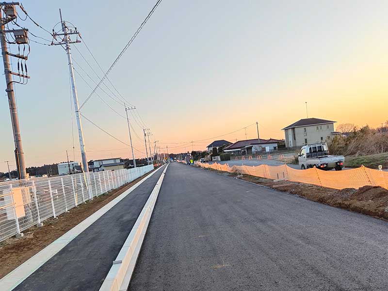 写真:田村沖宿延伸道路(出島用水道路)片側アスファルト舗装完了しました。の写真
