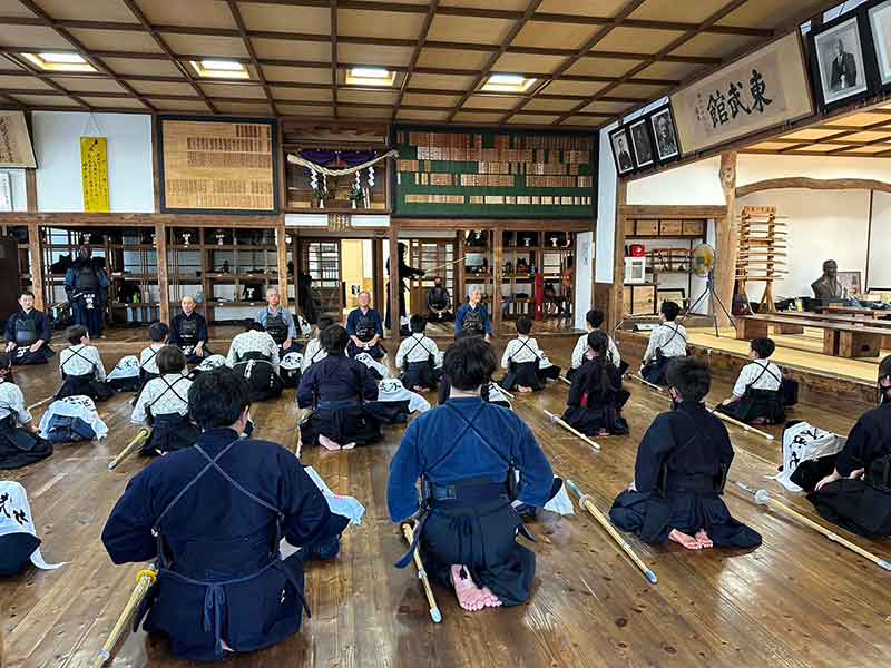 写真：田中栄治東武館師範は、宍倉小学校、南中学校の同級生です。の画像