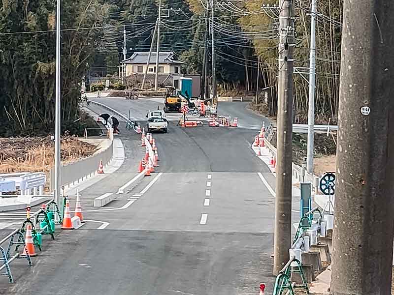 写真:霞ヶ浦中前交差点まで、毘沙門堂バイパス道路工事が進み歩道が開通しました。の写真