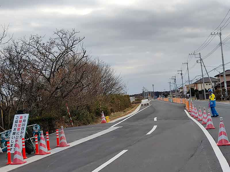 写真:田村延伸道路(出島用水道路)片側車道と歩道開通の写真