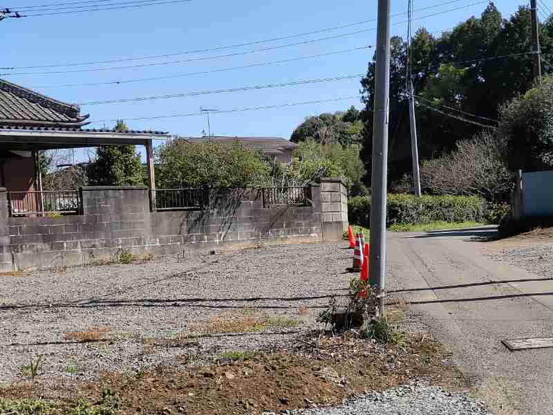 写真:三ツ谷風返しの廃屋を片づけた駐車場用地、行政に整備を申請中です。の写真