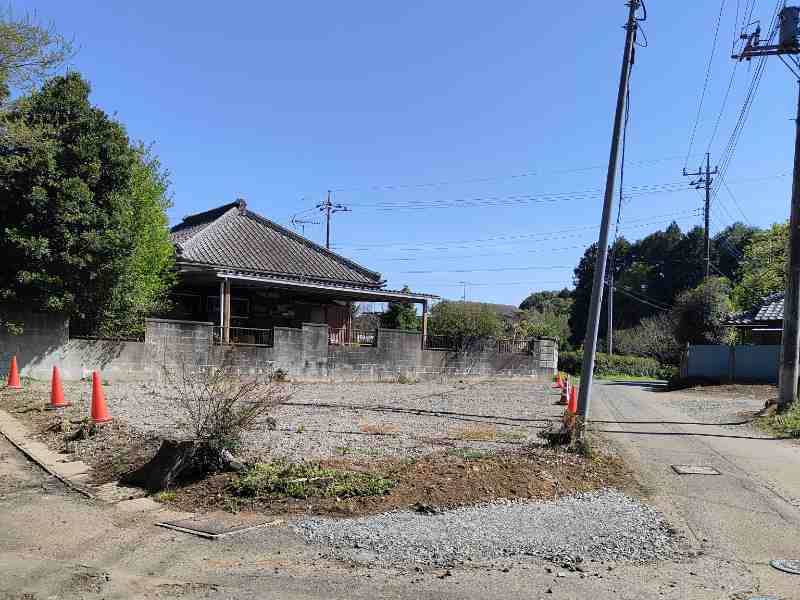 写真:三ツ谷風返しの廃屋を片づけた駐車場用地、行政に整備を申請中です。の写真