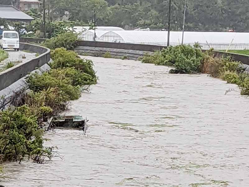 写真:線状降水帯豪雨後の一ノ瀬川河口霞ヶ浦の渦