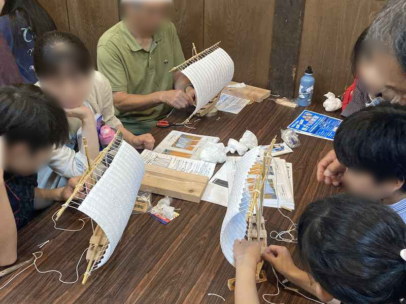 写真:8月22日土浦市まちかど蔵「第18回帆引き船1/40模型作り工作教室」