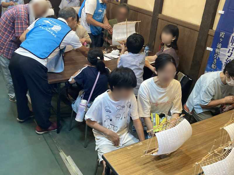 写真:8月22日土浦市まちかど蔵「第18回帆引き船1/40模型作り工作教室」